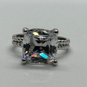 Stunning Silver Women's Ring with Crystal Accent FINAL PRICE DROP!!💖